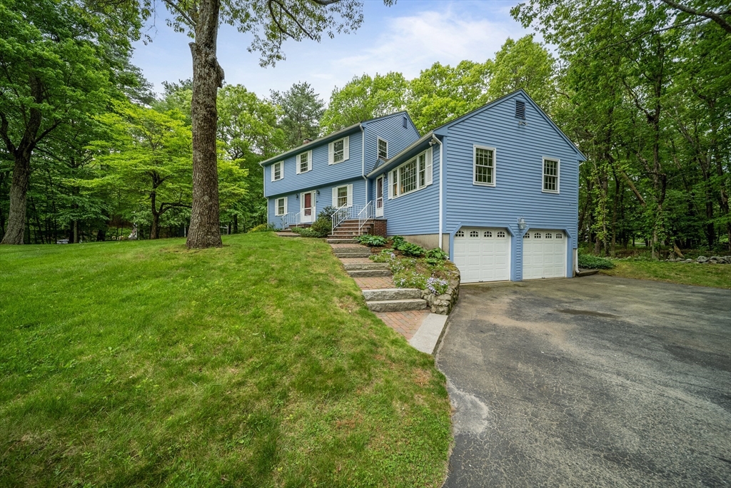 8 Lillian Dr