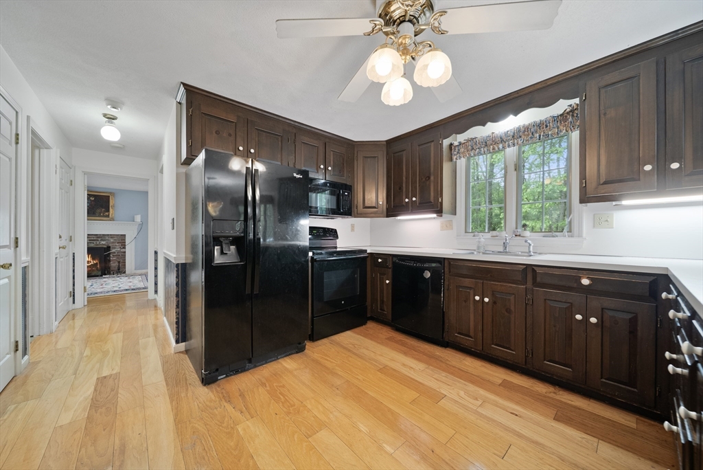 8 Lillian Dr