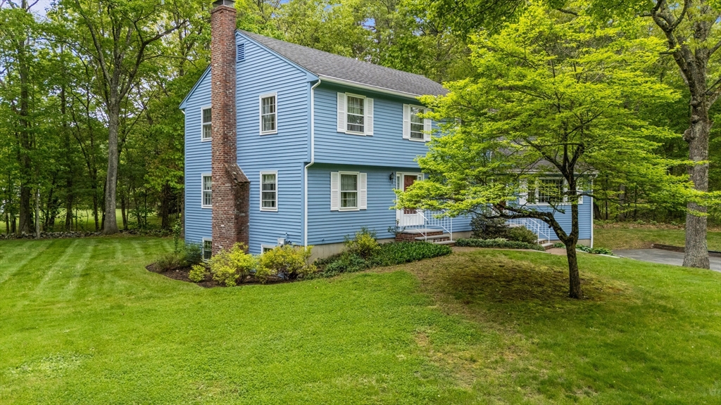8 Lillian Dr