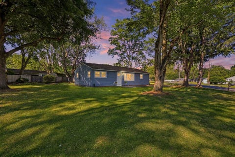 Photo of 43 Sunridge Dr, Springfield, MA 01118 (MLS # 73528749)