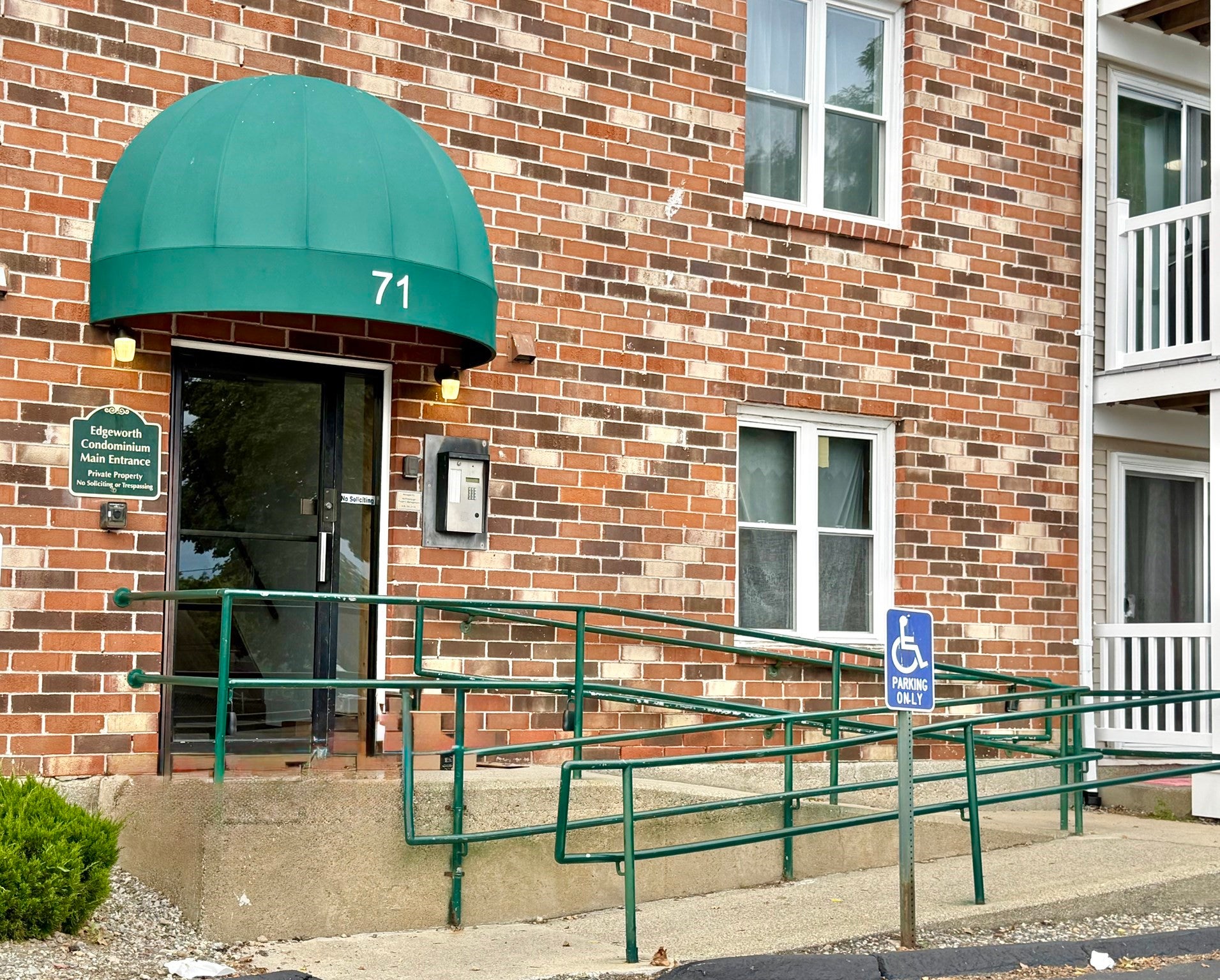 Photo of 71 Edgeworth St, Worcester, MA