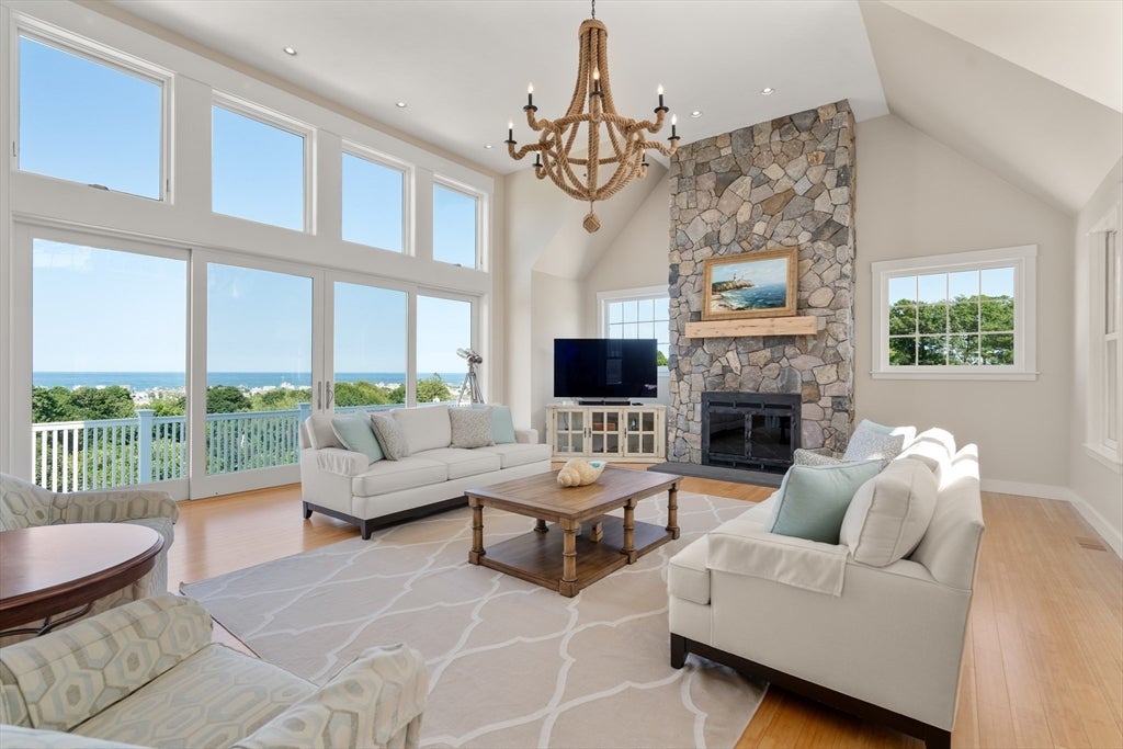 18 Holly Hill Circle