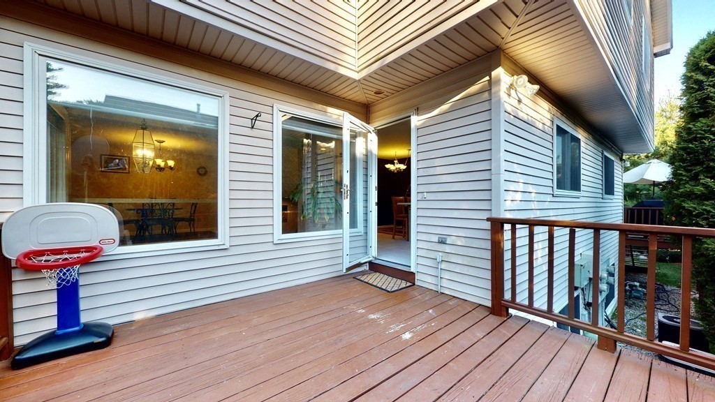 445 Captain Eames Cir 445