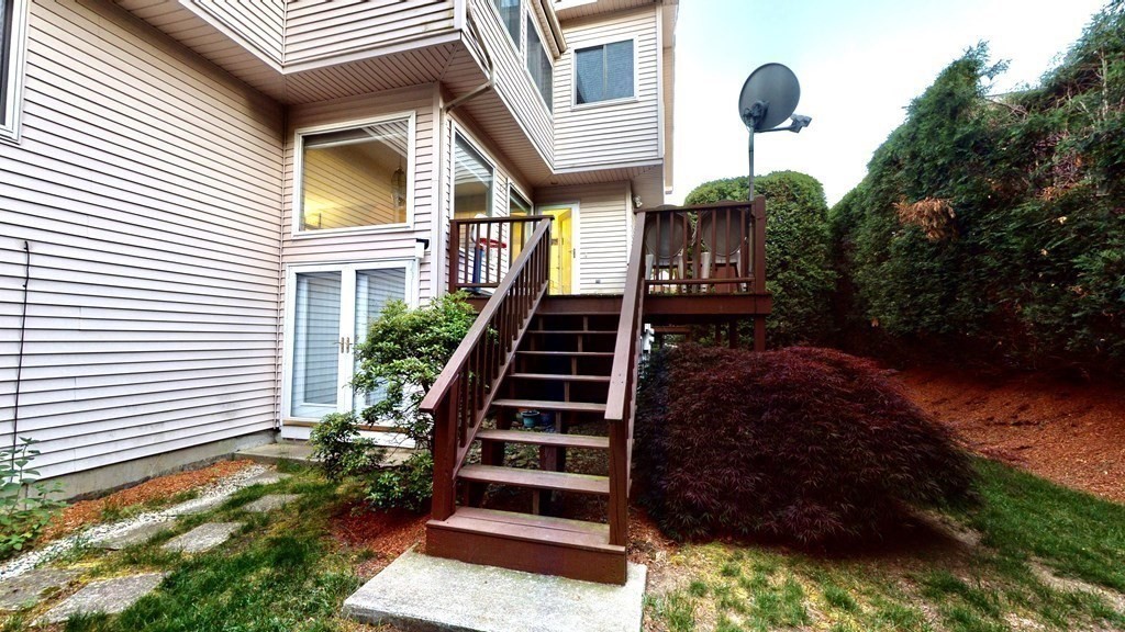 445 Captain Eames Cir 445