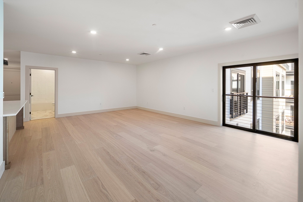 1025 Massachusetts Avenue 304