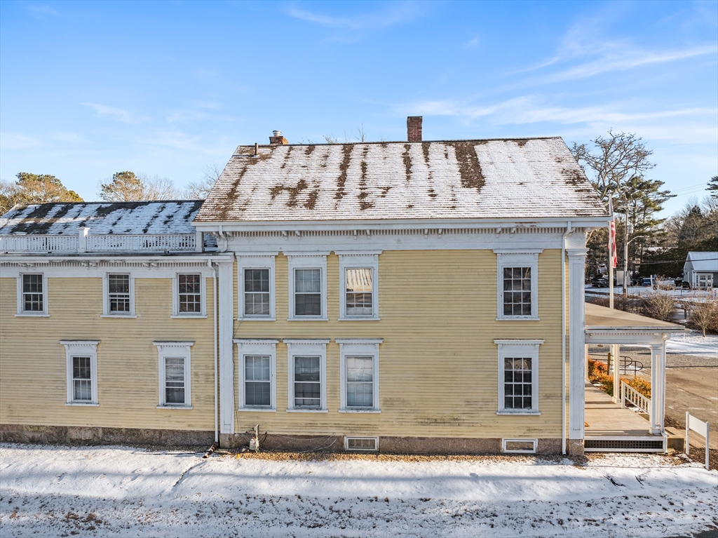 345 Front St