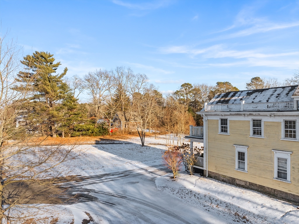 345 Front St