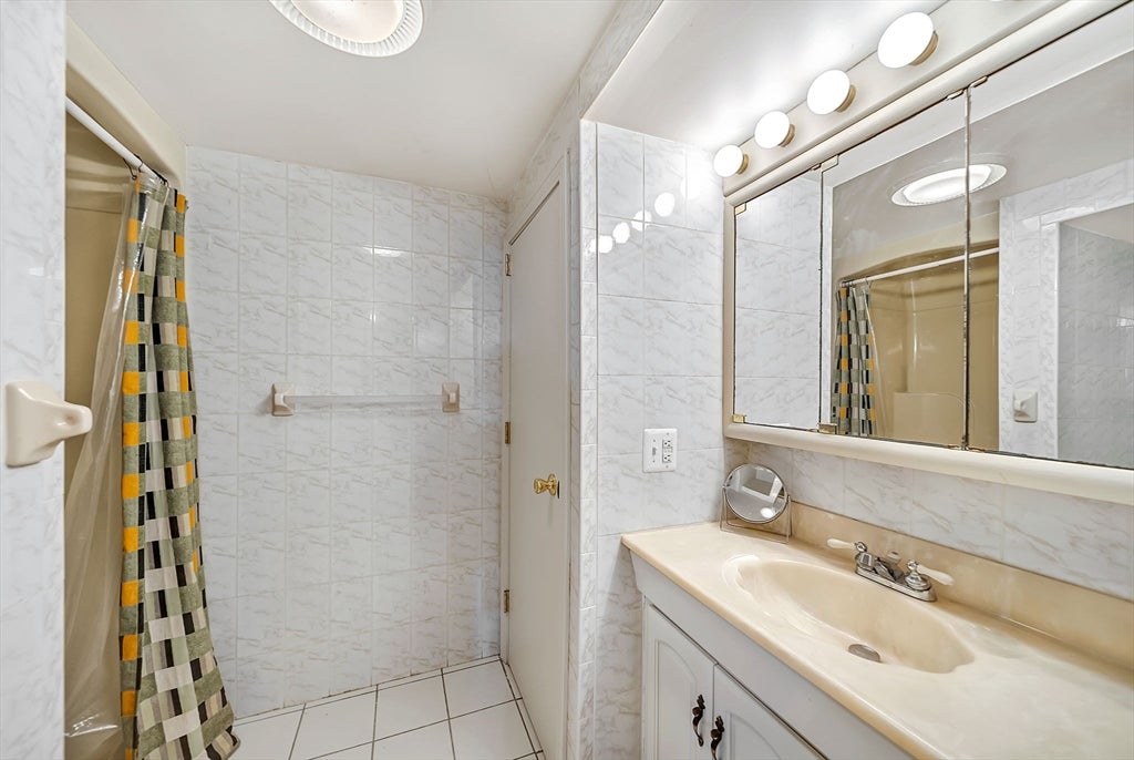 5 Walters Ave, Dedham, MA Photo #34