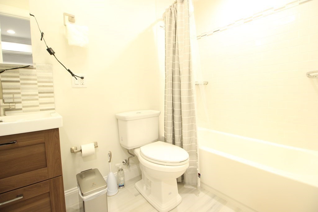 439 Cardinal Medeiros Ave 2