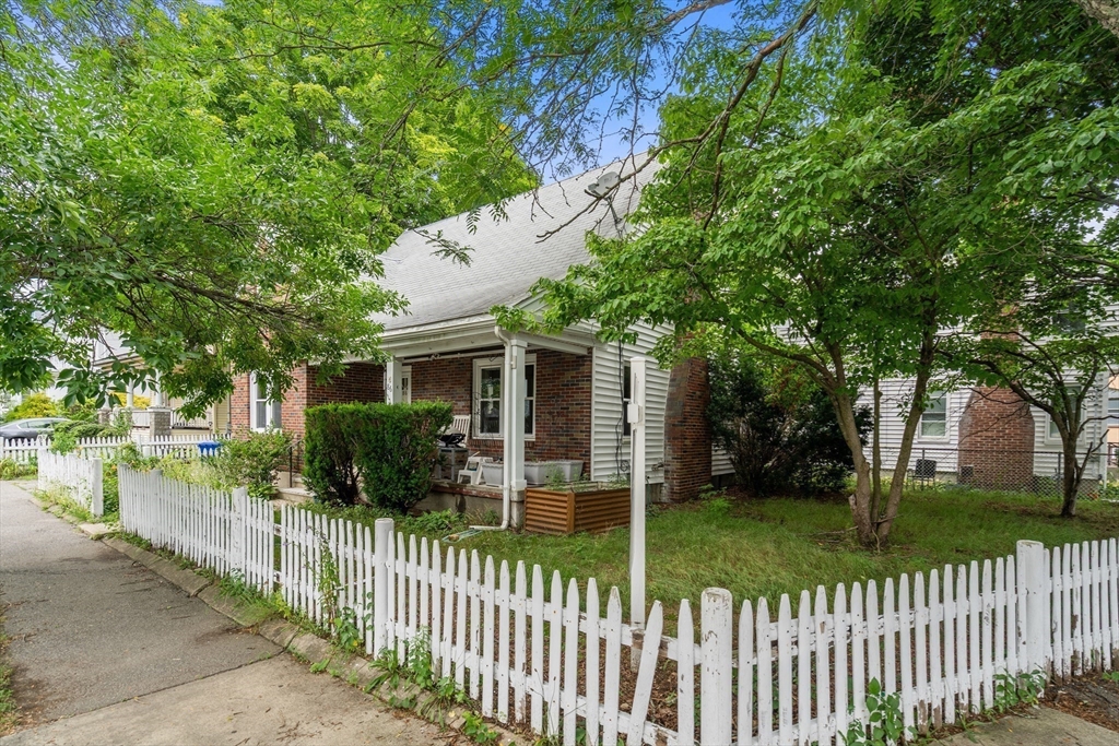 86 Dyer Ave