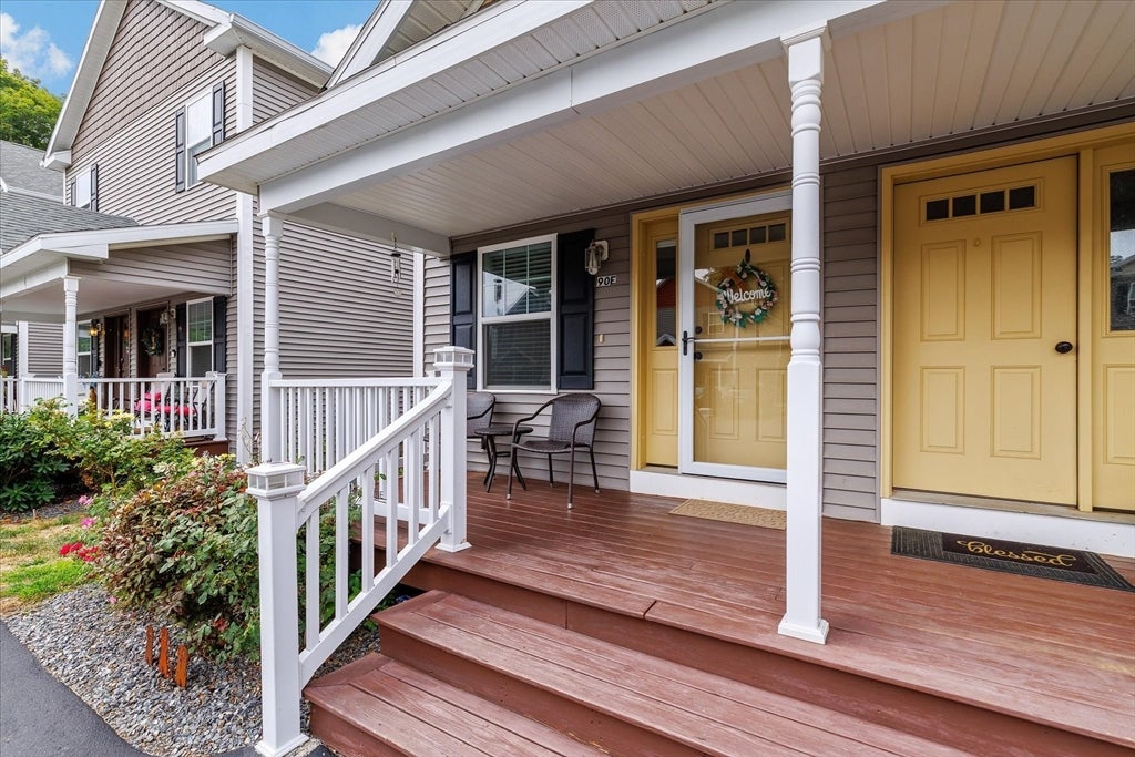90 Sterling St E