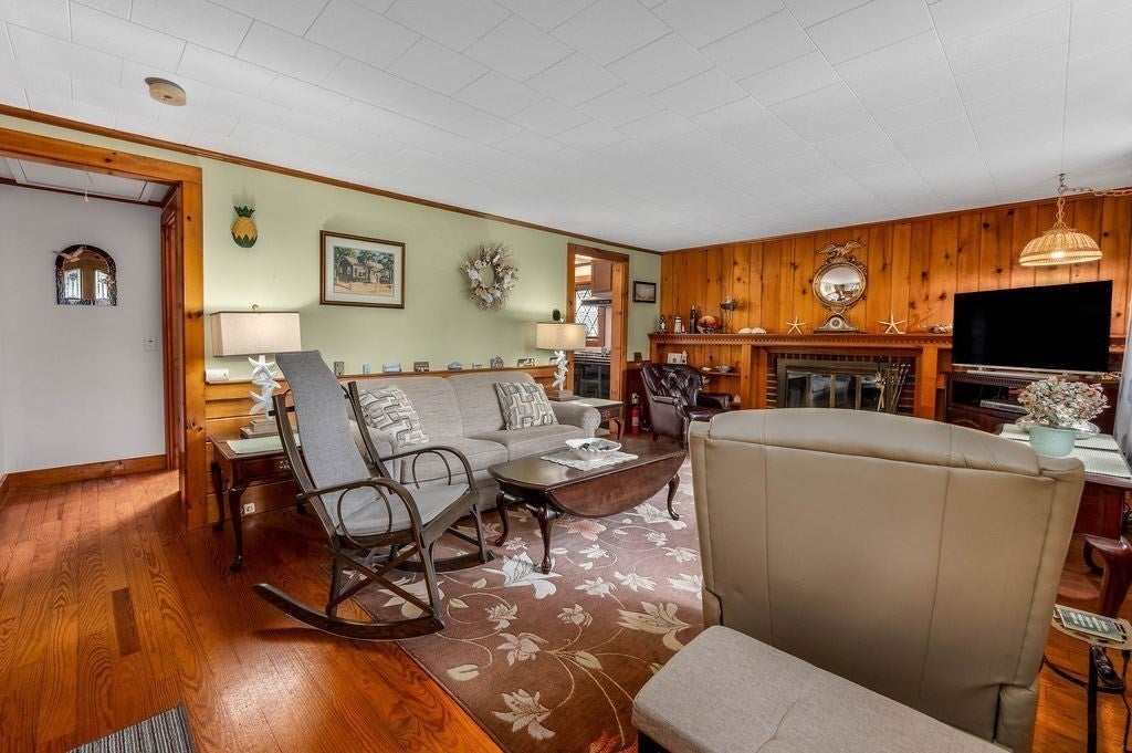 16 Lawrence Rd