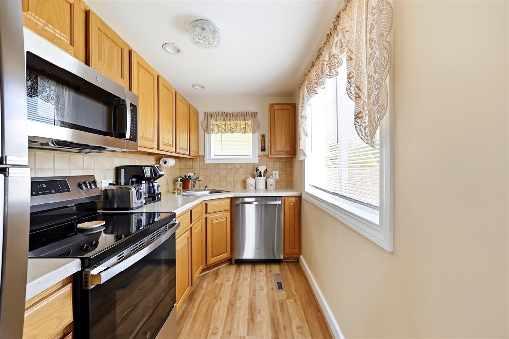 24 Dell Ave, Worcester, MA Photo #12