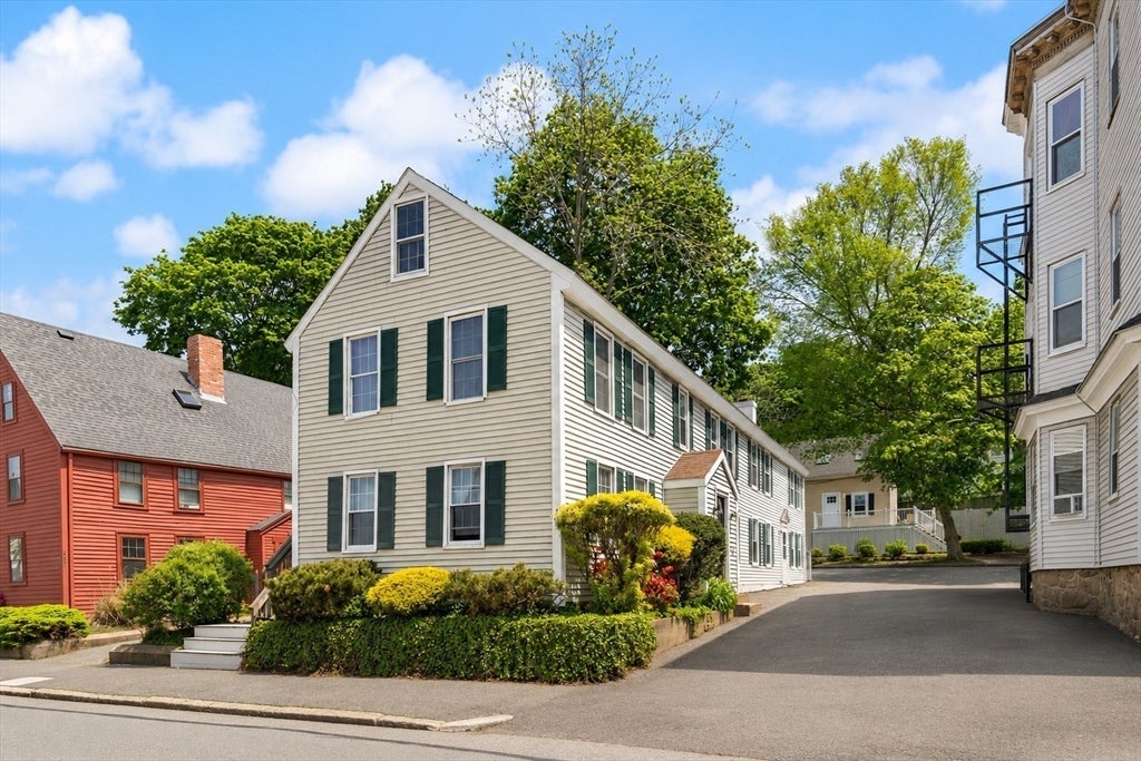 335 & 335R Cabot St
