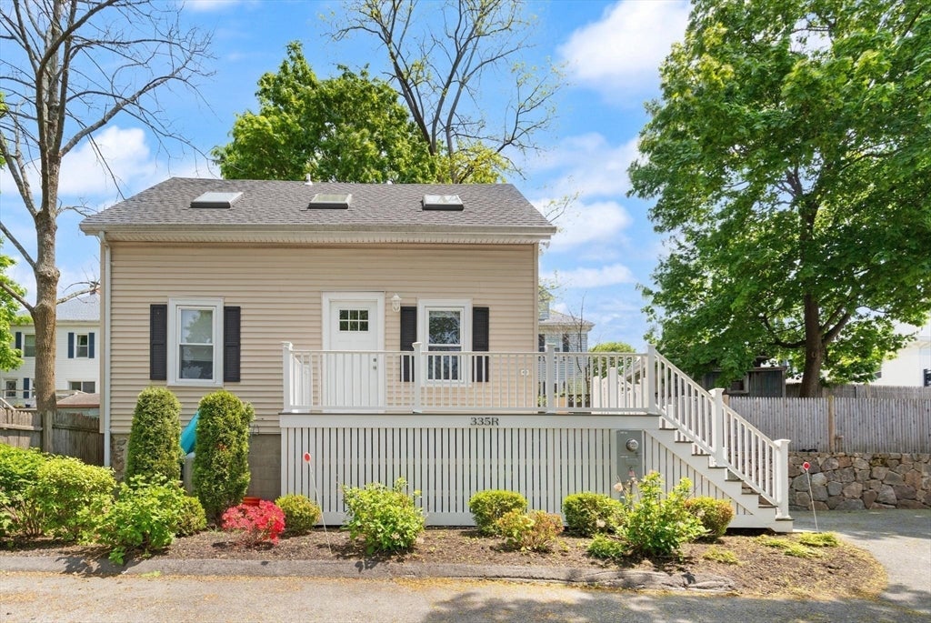 335 & 335R Cabot St