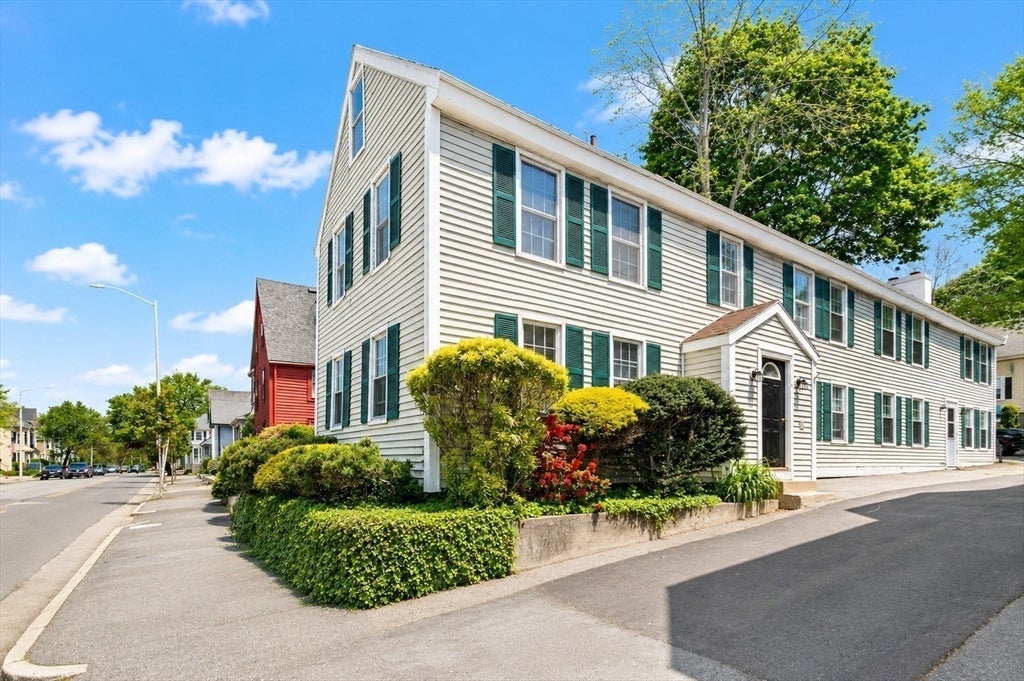 335 & 335R Cabot St