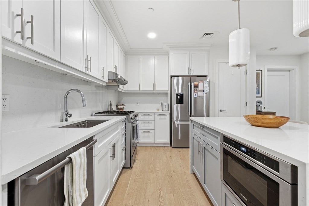 301 Border St #302, Boston, MA, 301 Border St #302, Boston, MA Photo #7