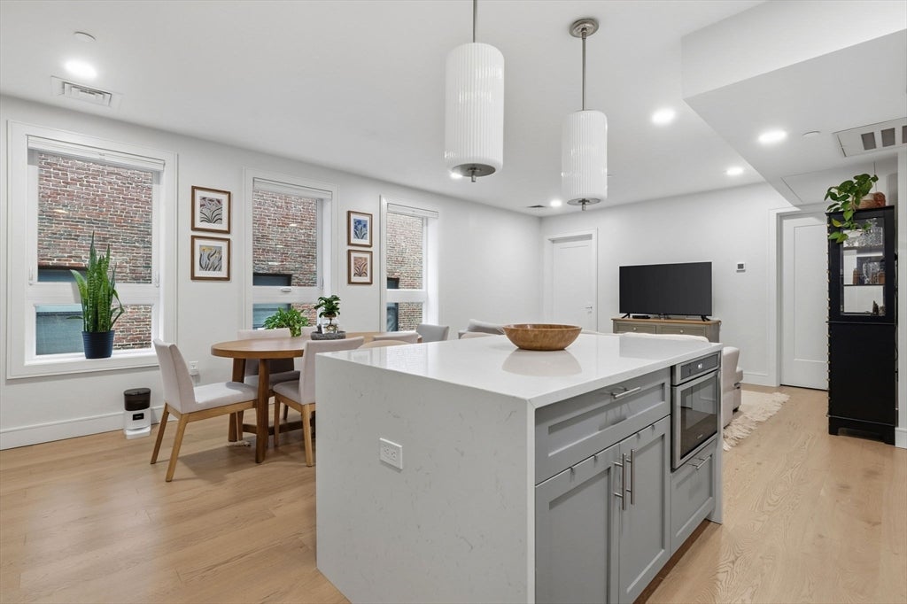 301 Border St #302, Boston, MA, 301 Border St #302, Boston, MA Photo #1