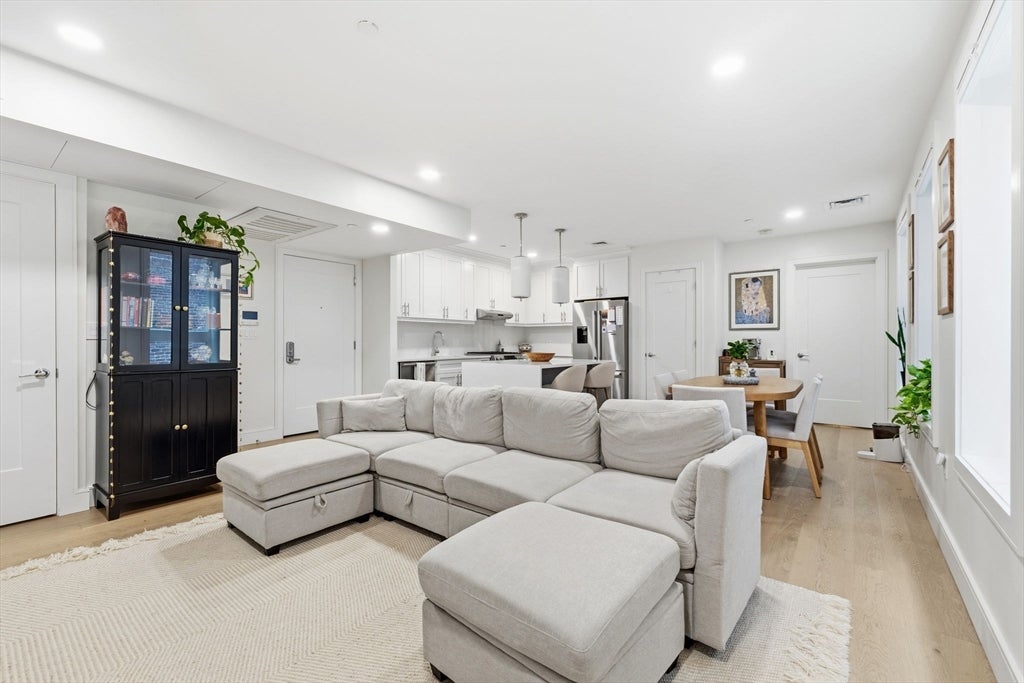 301 Border St #302, Boston, MA, 301 Border St #302, Boston, MA Photo #4