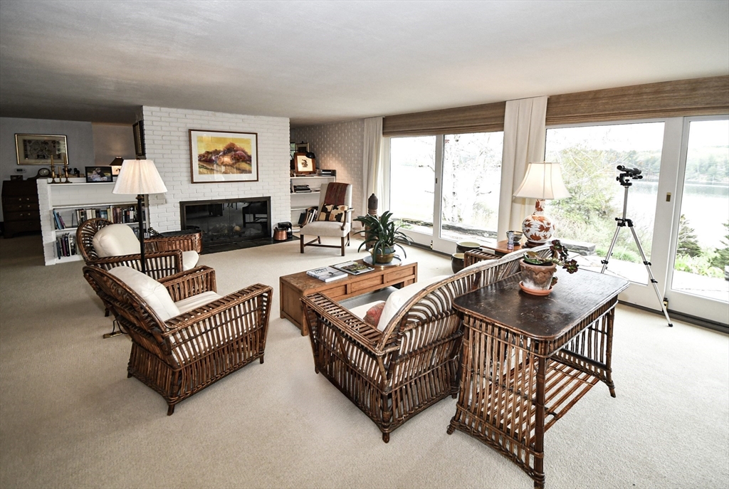 156 Lakeshore Road
