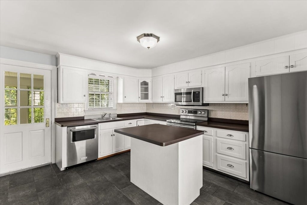 14 Whitehill St, Taunton, MA Photo #19