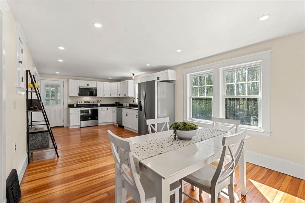 15 Middle Rd