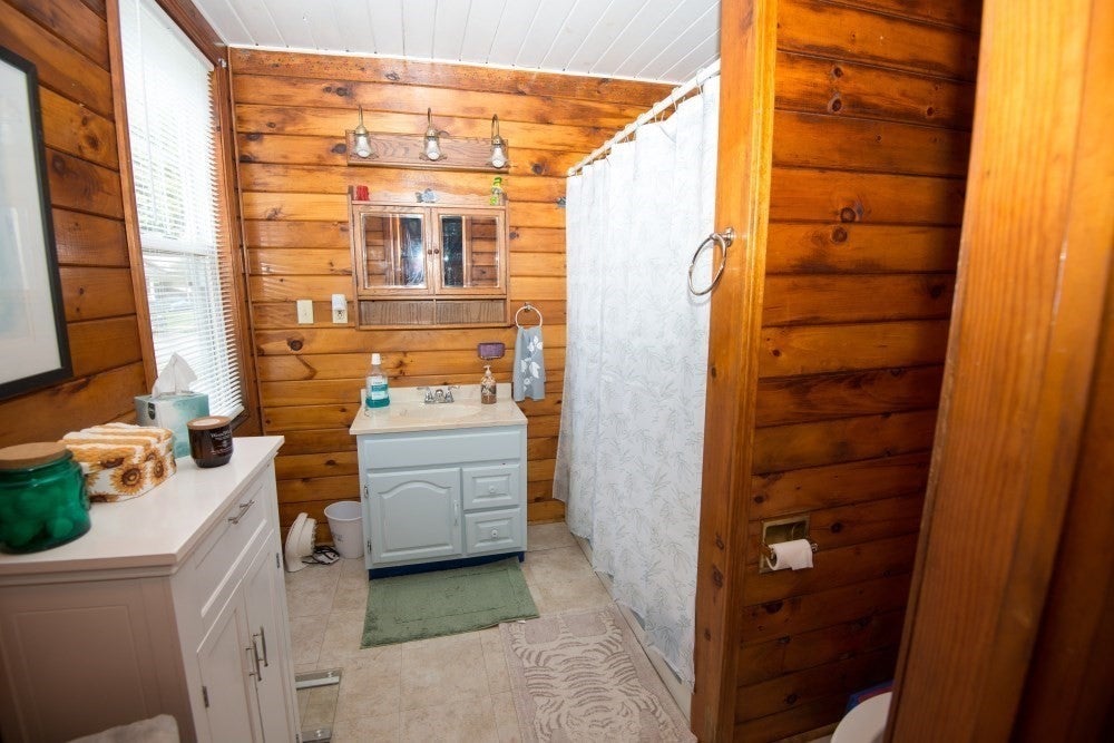 11 Maple St, Chester, MA Photo #27