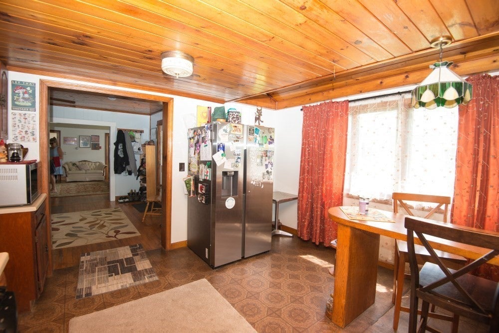 11 Maple St