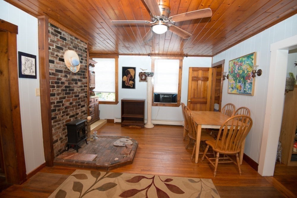 11 Maple St, Chester, MA Photo #8