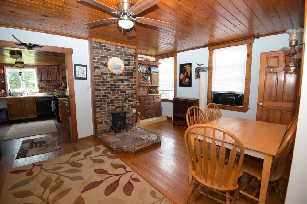 11 Maple St, Chester, MA Photo #7