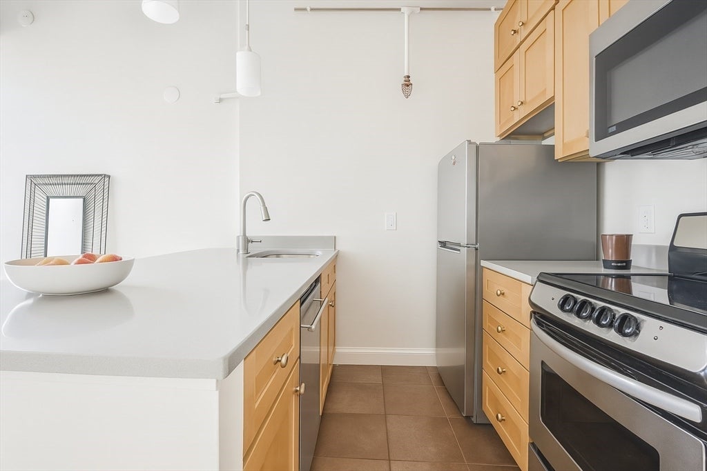 12 Stoneholm St 423, Boston MA 02115
