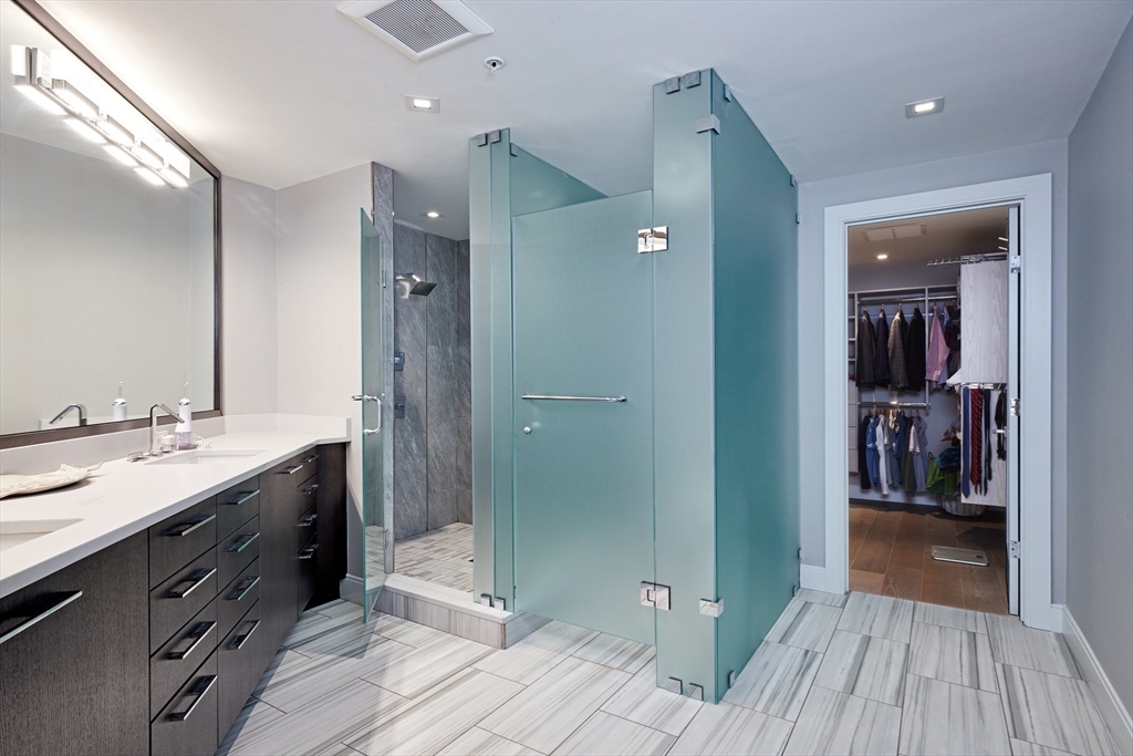 647 Boylston PH3C