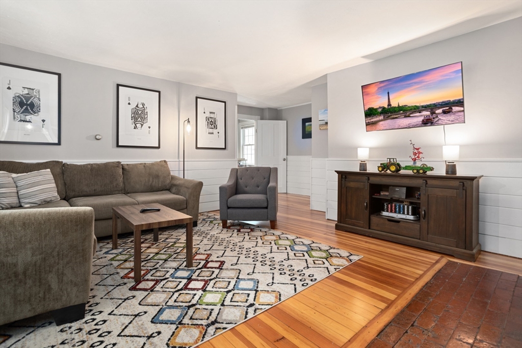 Danvers, Massachusetts 01923, United States, 2 Bedrooms Bedrooms, ,1 BathroomBathrooms,Residential,Active,168640