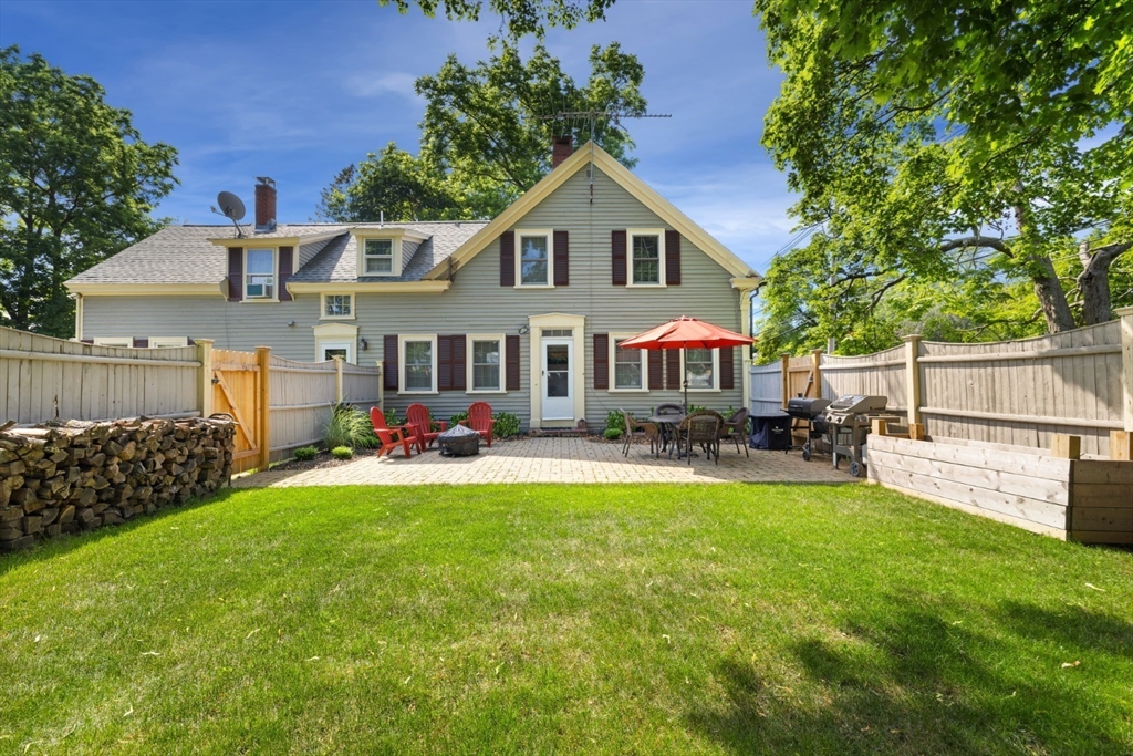 Danvers, Massachusetts 01923, United States, 2 Bedrooms Bedrooms, ,1 BathroomBathrooms,Residential,Active,168640