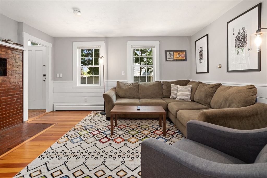 Danvers, Massachusetts 01923, United States, 2 Bedrooms Bedrooms, ,1 BathroomBathrooms,Residential,Active,168640