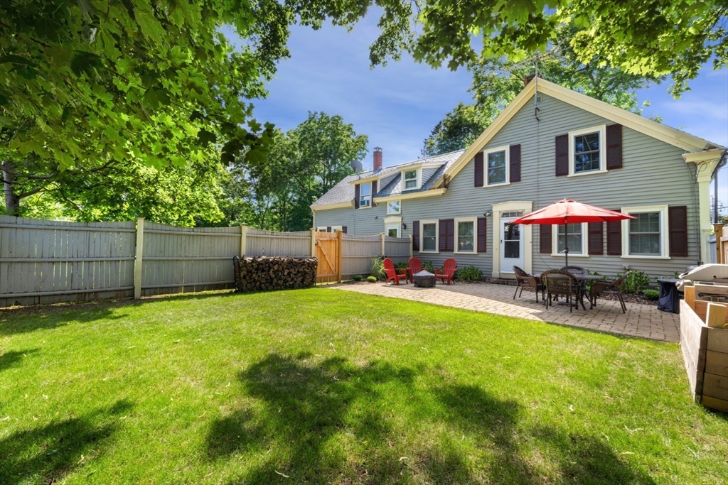 Danvers, Massachusetts 01923, United States, 2 Bedrooms Bedrooms, ,1 BathroomBathrooms,Residential,Active,168640