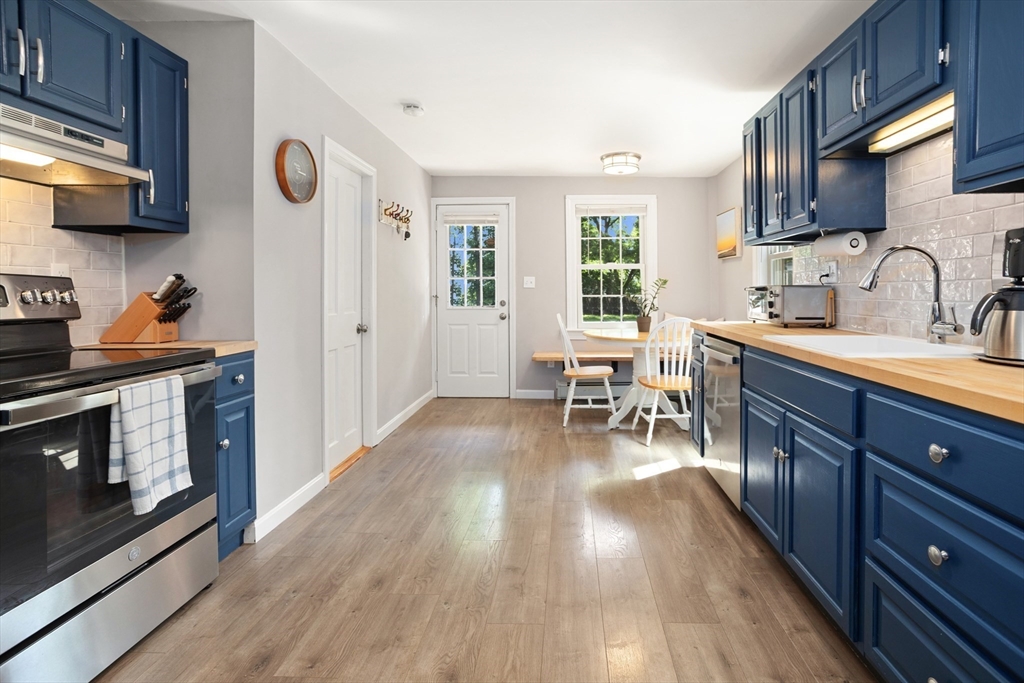 Danvers, Massachusetts 01923, United States, 2 Bedrooms Bedrooms, ,1 BathroomBathrooms,Residential,Active,168640