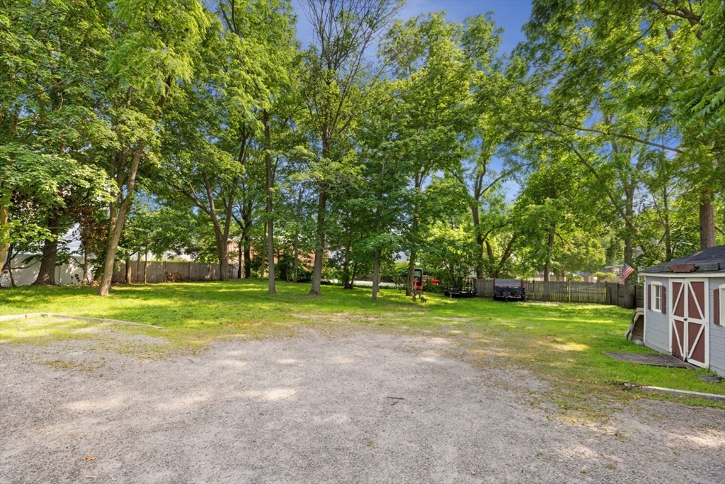 Danvers, Massachusetts 01923, United States, 2 Bedrooms Bedrooms, ,1 BathroomBathrooms,Residential,Active,168640