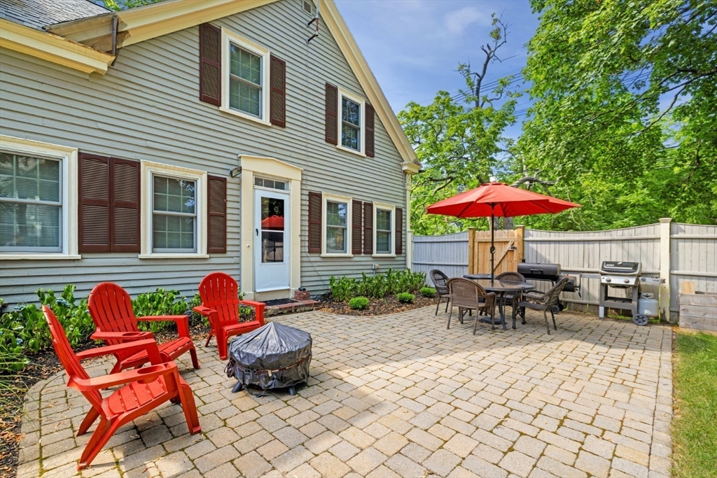 Danvers, Massachusetts 01923, United States, 2 Bedrooms Bedrooms, ,1 BathroomBathrooms,Residential,Active,168640