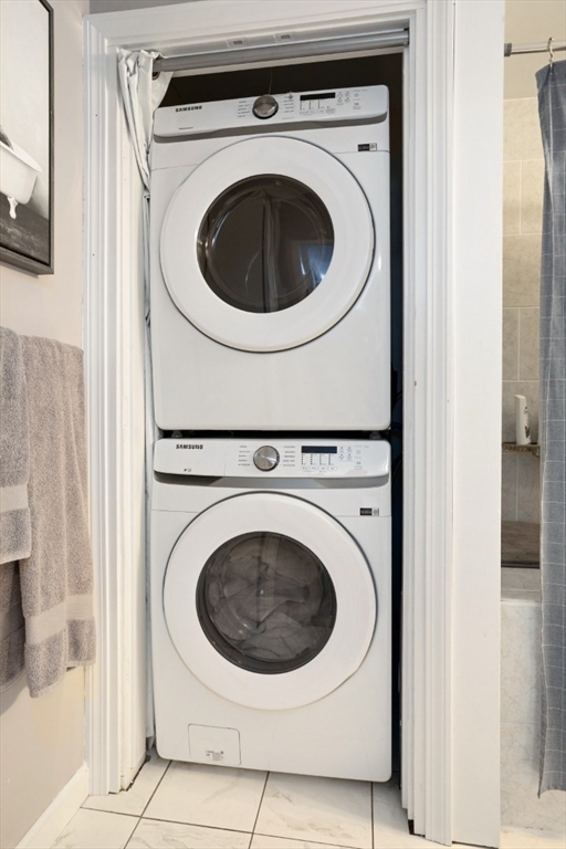 Danvers, Massachusetts 01923, United States, 2 Bedrooms Bedrooms, ,1 BathroomBathrooms,Residential,Active,168640