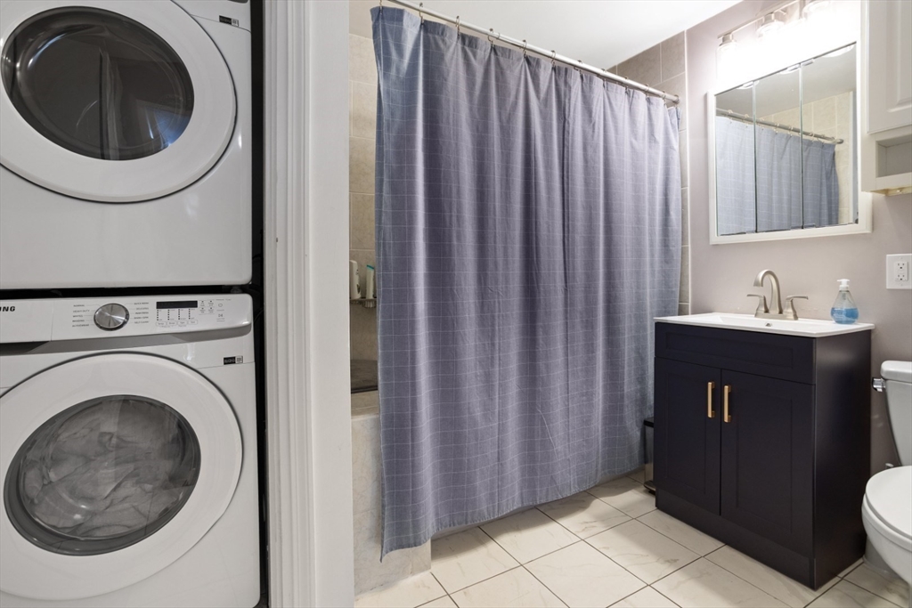 Danvers, Massachusetts 01923, United States, 2 Bedrooms Bedrooms, ,1 BathroomBathrooms,Residential,Active,168640