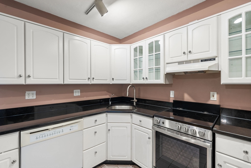 10 Hammond Pond Parkway 305