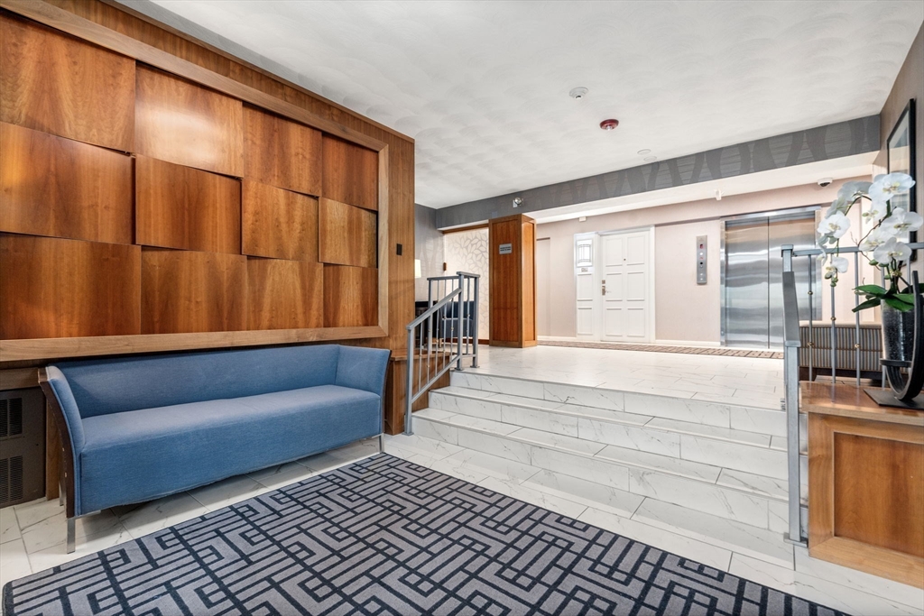 10 Hammond Pond Parkway 305