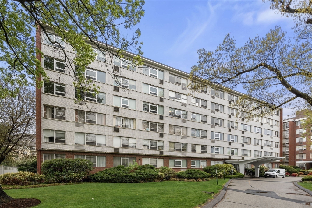 10 Hammond Pond Parkway 305