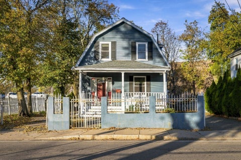 Photo of 40 Beaver St, Framingham, MA 01702 (MLS # 73593713)