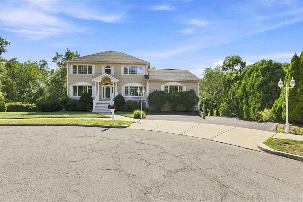 9 Sullivan Cir, Stoneham MA 02180