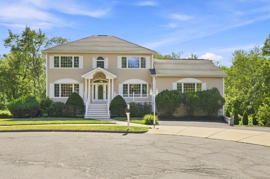 Photo of 9 Sullivan Cir, Stoneham, MA