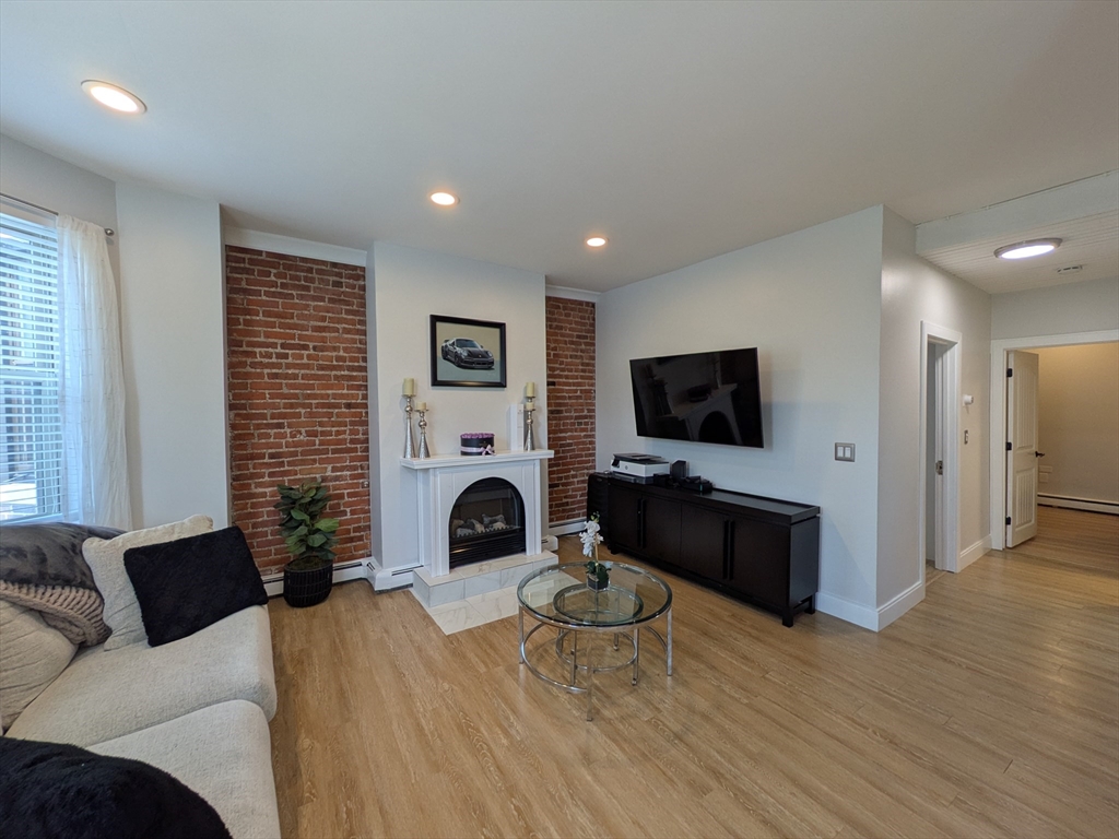 390 Riverway 15