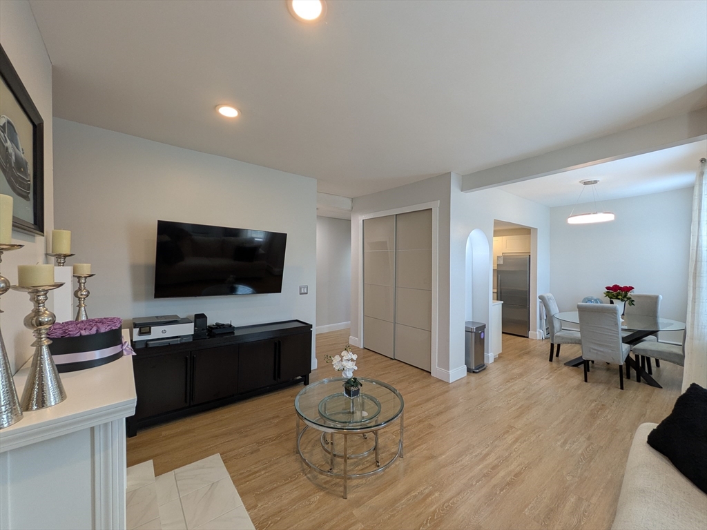 390 Riverway 15