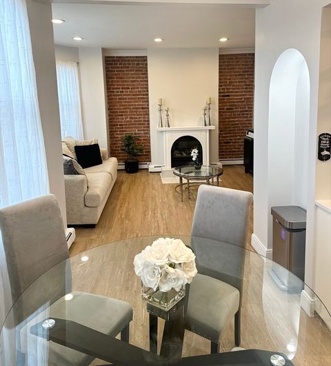 390 Riverway 15 Boston MA 02115
